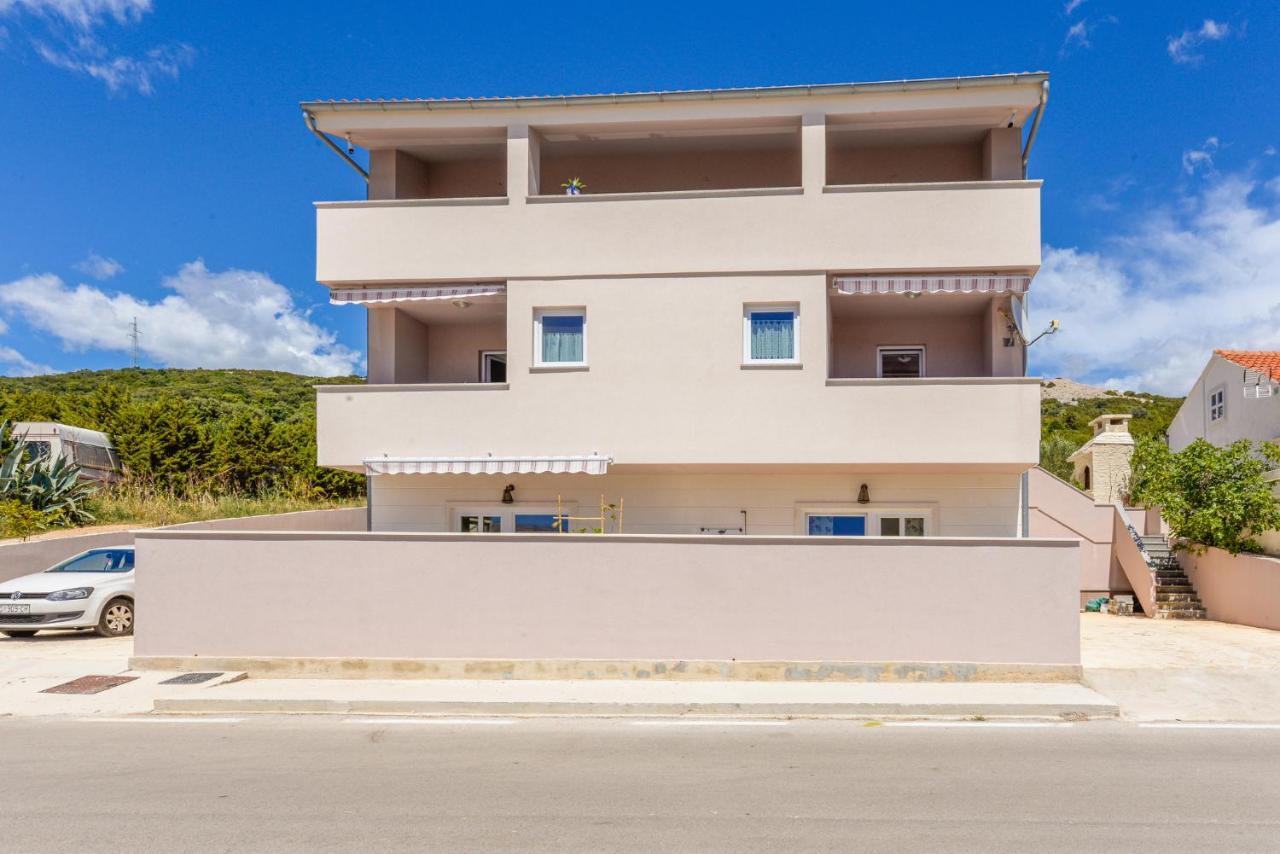 Apartments Amfora - Cozy And Modern Apartments For Up To 15 People, 100M From The Sea And Beach Stara Novalja Eksteriør bilde