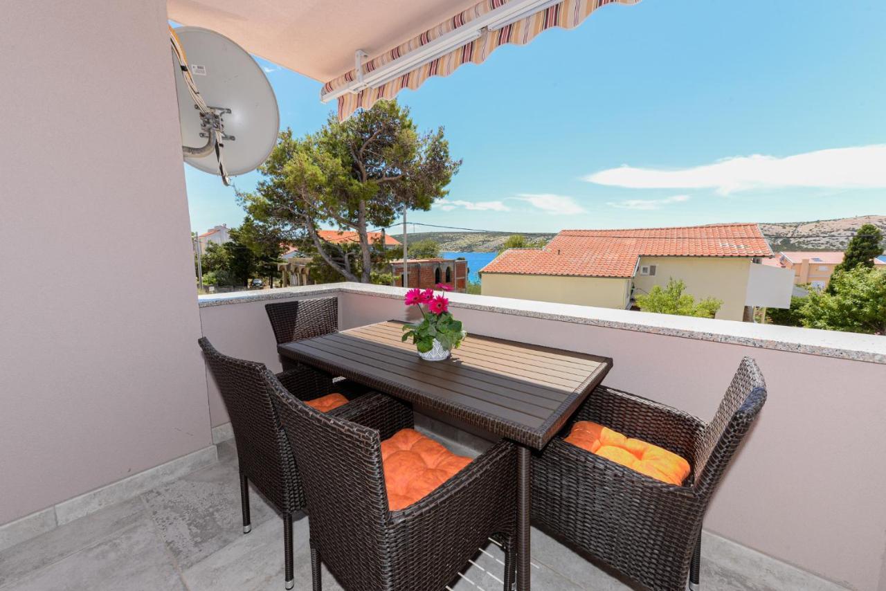 Apartments Amfora - Cozy And Modern Apartments For Up To 15 People, 100M From The Sea And Beach Stara Novalja Eksteriør bilde