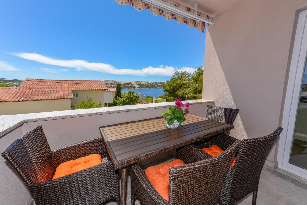 Apartments Amfora - Cozy And Modern Apartments For Up To 15 People, 100M From The Sea And Beach Stara Novalja Eksteriør bilde
