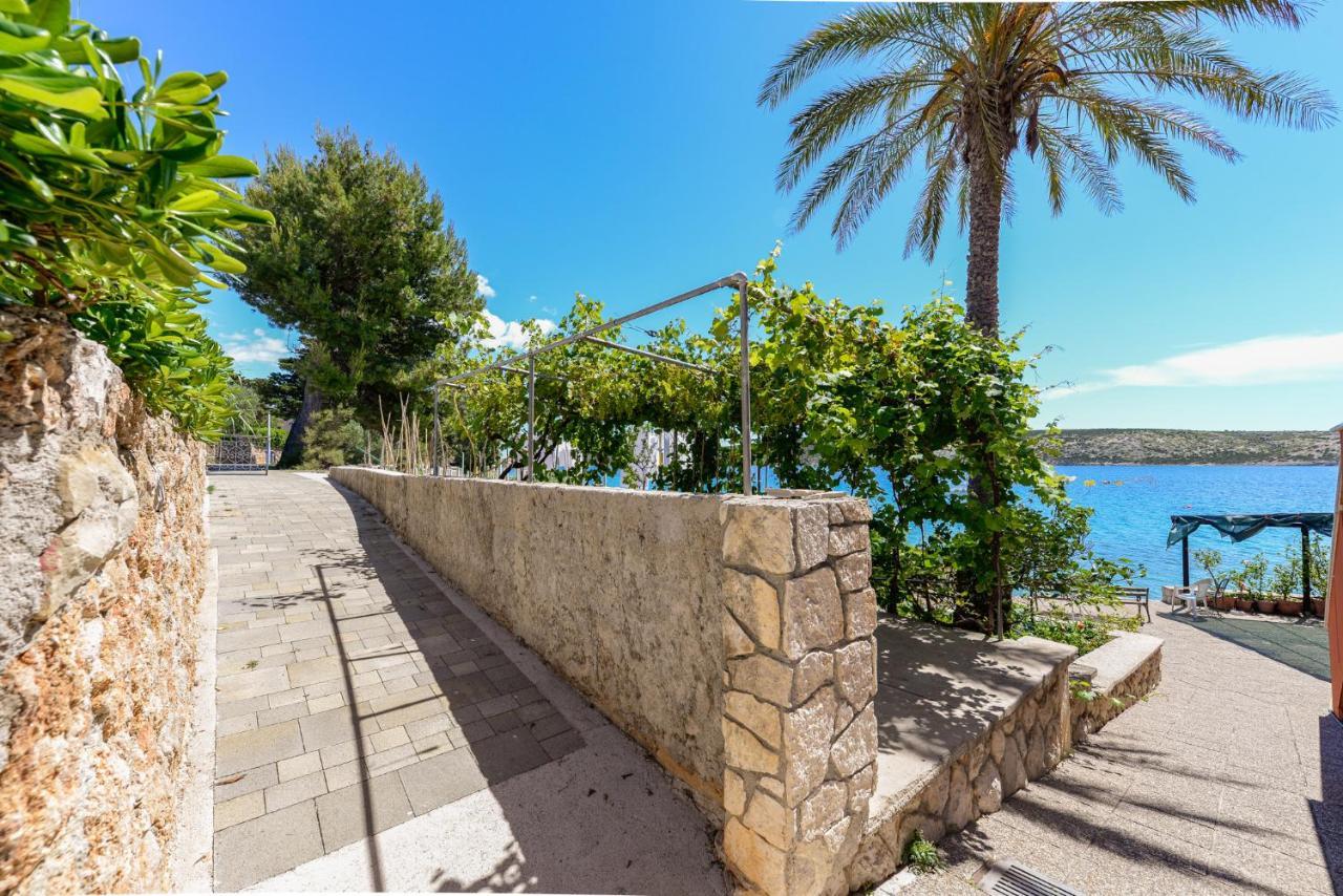 Apartments Amfora - Cozy And Modern Apartments For Up To 15 People, 100M From The Sea And Beach Stara Novalja Eksteriør bilde