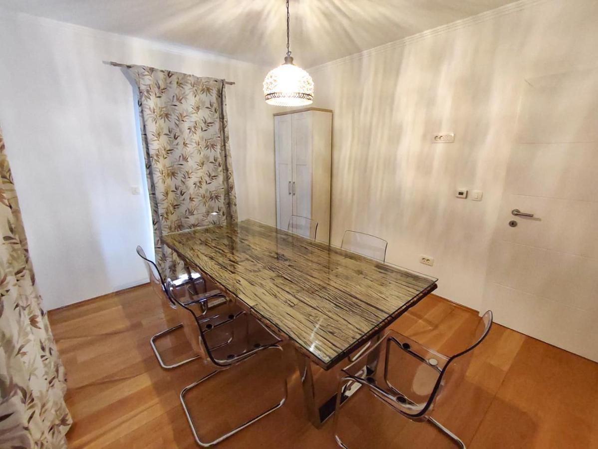 Apartments Amfora - Cozy And Modern Apartments For Up To 15 People, 100M From The Sea And Beach Stara Novalja Eksteriør bilde