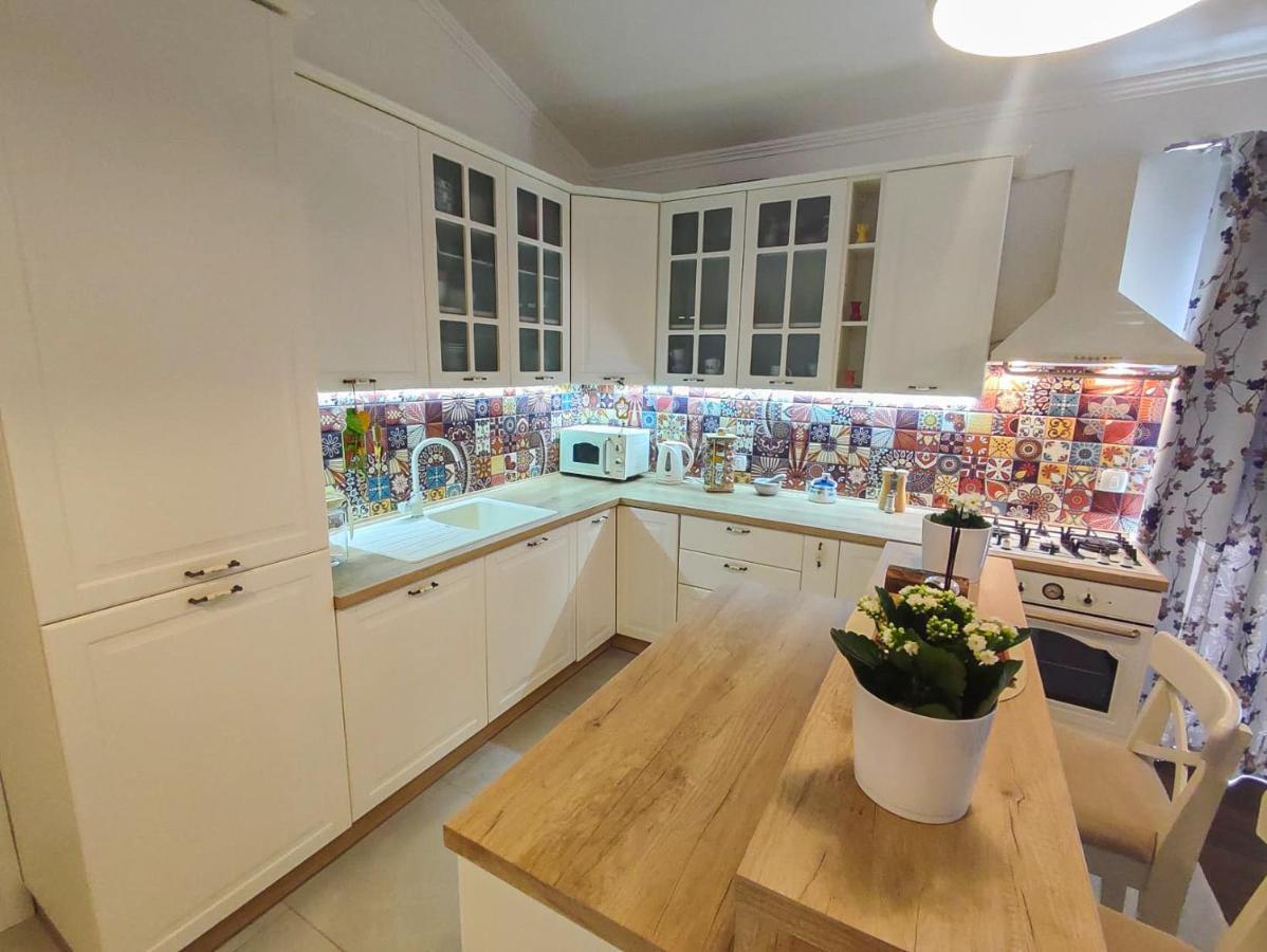 Apartments Amfora - Cozy And Modern Apartments For Up To 15 People, 100M From The Sea And Beach Stara Novalja Eksteriør bilde