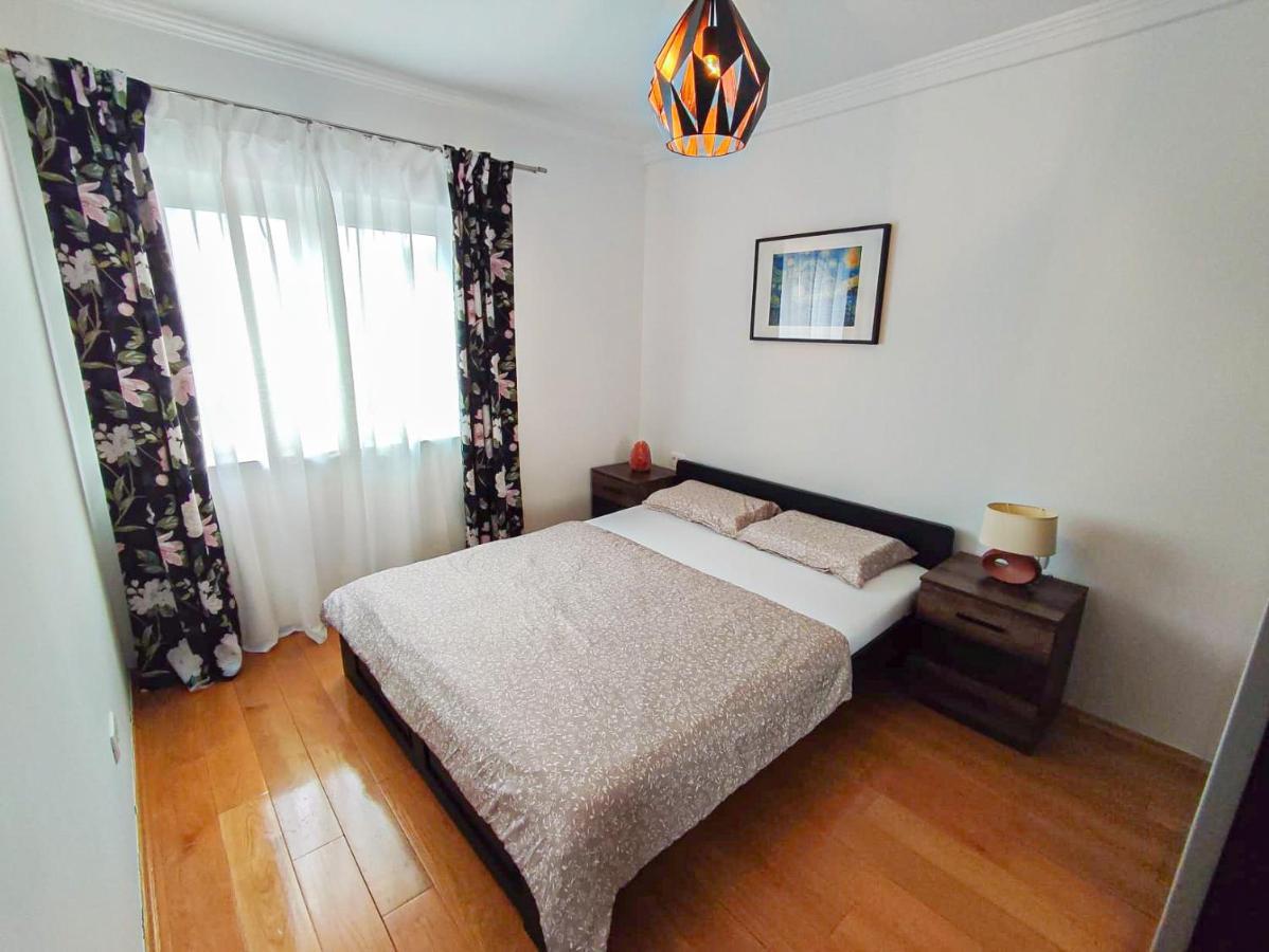 Apartments Amfora - Cozy And Modern Apartments For Up To 15 People, 100M From The Sea And Beach Stara Novalja Eksteriør bilde