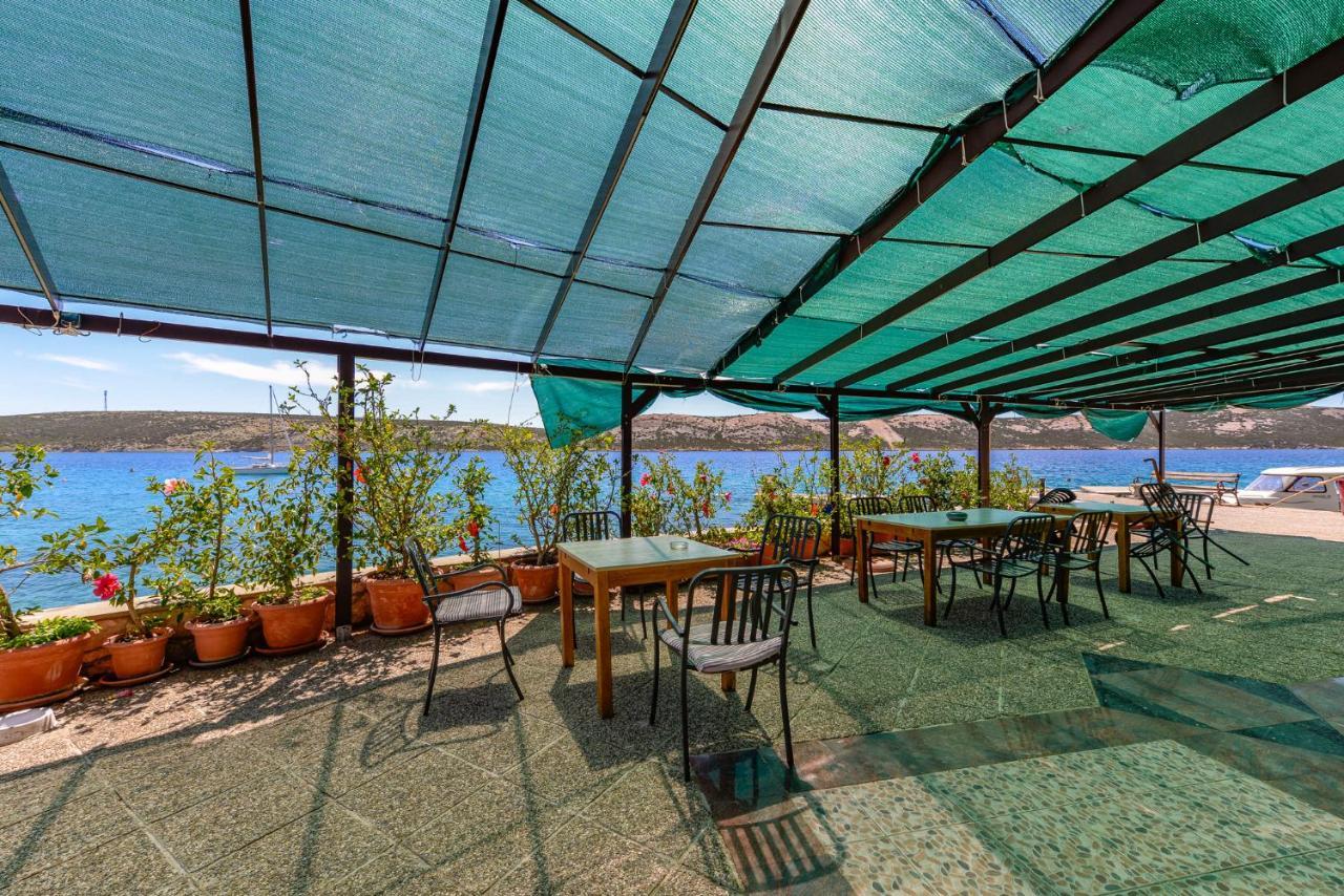 Apartments Amfora - Cozy And Modern Apartments For Up To 15 People, 100M From The Sea And Beach Stara Novalja Eksteriør bilde