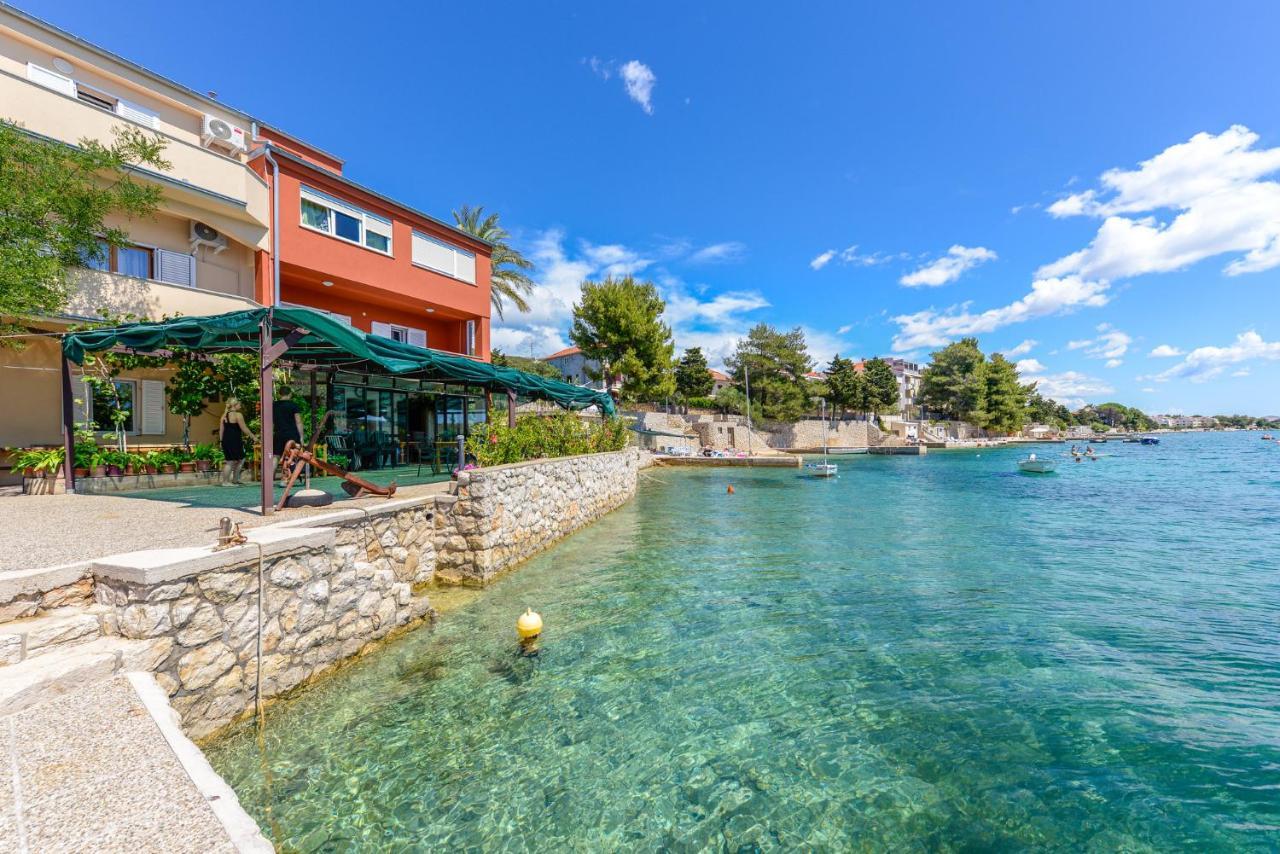 Apartments Amfora - Cozy And Modern Apartments For Up To 15 People, 100M From The Sea And Beach Stara Novalja Eksteriør bilde