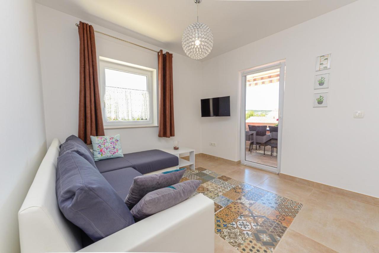 Apartments Amfora - Cozy And Modern Apartments For Up To 15 People, 100M From The Sea And Beach Stara Novalja Eksteriør bilde