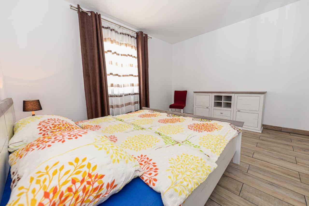 Apartments Amfora - Cozy And Modern Apartments For Up To 15 People, 100M From The Sea And Beach Stara Novalja Eksteriør bilde